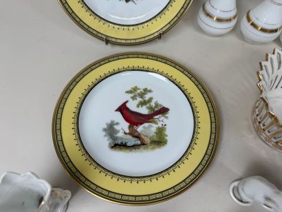 Lot comprenant :
- Ancienne Manufacture Royale...