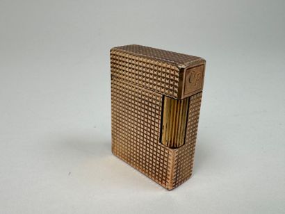 S.T. DUPONT à Paris.
Briquet de poche en...