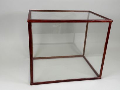 Âme de vitrine en verre toutes faces et baguettes...