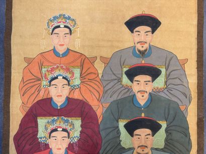 Trois dignitaires.
220 x 102 cm.
(taches,...