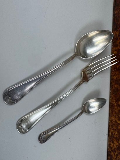 Ménagère en métal argenté, modèle à filet...