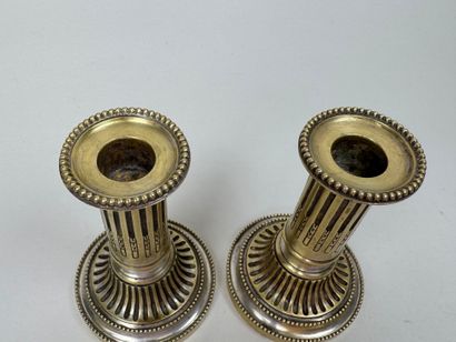 Paire de bougeoirs en bronze anciennement...