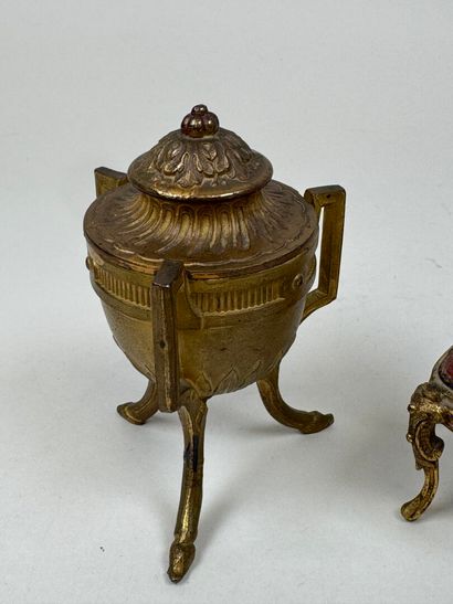 Ensemble pour couturière en régule et laiton...