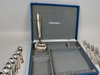 Partie de ménagère en métal argenté comprenant...