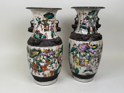 CHINE, NANKIN.
Paire de vases en porcelaine...