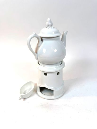 France, fin XIXe.
Tisanière en porcelaine...