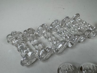 Série de 6 porte-couteaux en verre moulé...