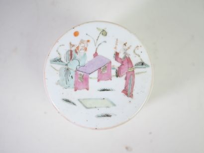 CHINE, XIXe.
Pot couvert en porcelaine polychrome...