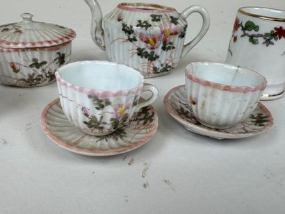 Lot comprenant :
- 6 pièces de dinette de...