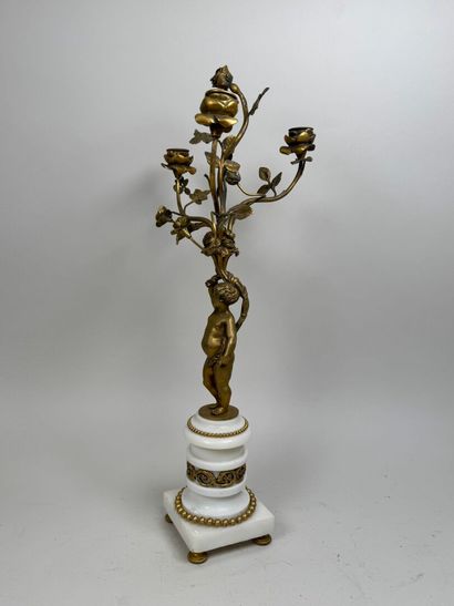 Flambeau à trois bras de lumière en albâtre...