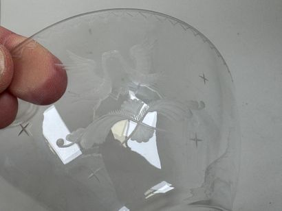 Petite coupe circulaire en cristal à décor...