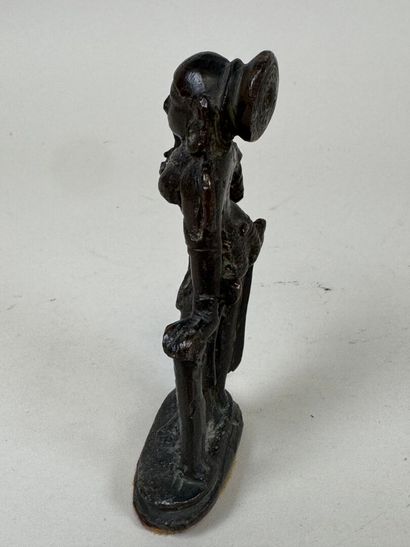 ASIE, XXe.
Femme debout.
Sujet en bronze...