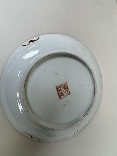 CHINE, XXe.
Coupelles et petit bol en porcelaine...