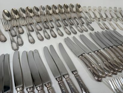 Importante partie de ménagère en métal argenté...