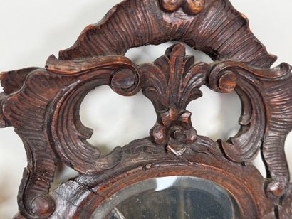 Petit miroir de forme chantournée et ajourée...