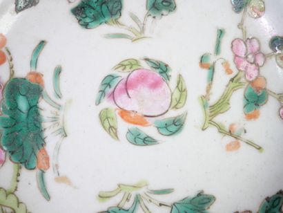 CHINE, XXe.
Deux soucoupes en porcelaine...