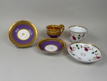 Deux déjeuners en porcelaine polychrome et...