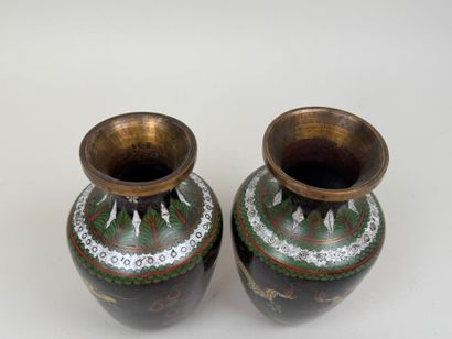 ASIE, XXe.
Paire de petits vases balustres...