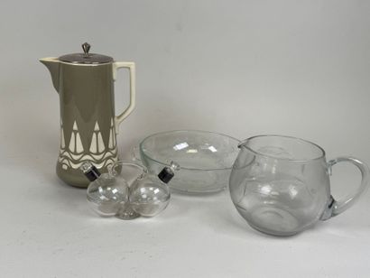 Lot including:
- VILLEROY & BOCH.
Earthenware...