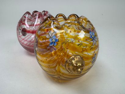 Paire de petits vases en verre partiellement...