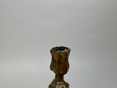 Flambeau en bronze ciselé.
Travail XVIIIe.
H....