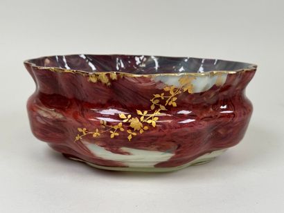 Petite jardinière en verre à bords polylobés...