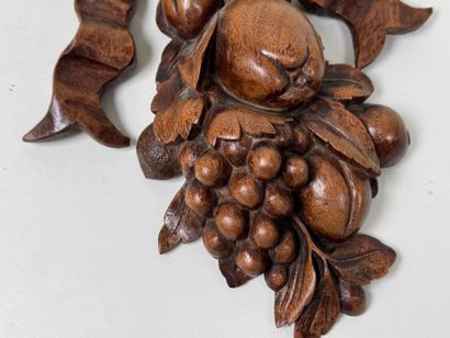 Élément en bois sculpté ajouré à décor de...