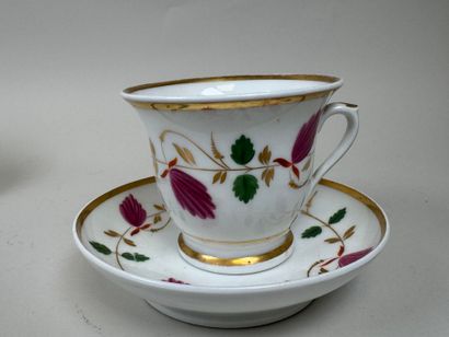 Deux déjeuners en porcelaine polychrome et...