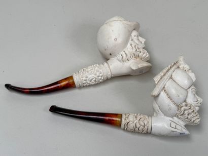 Deux pipes en écume de mer dites JACOB à...