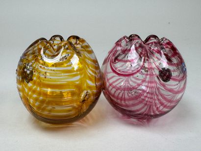Paire de petits vases en verre partiellement...