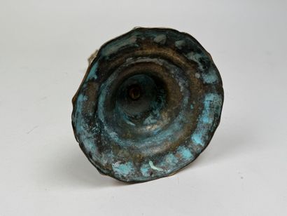 Flambeau en bronze ciselé.
Travail XVIIIe.
H....