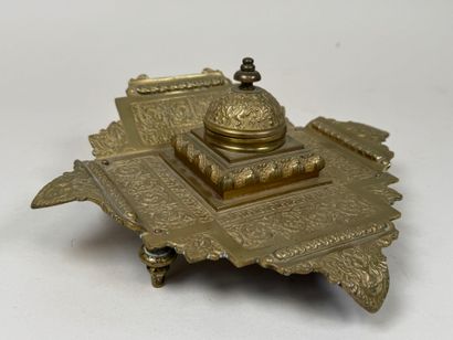 Encrier de bureau en bronze ou laiton à un...