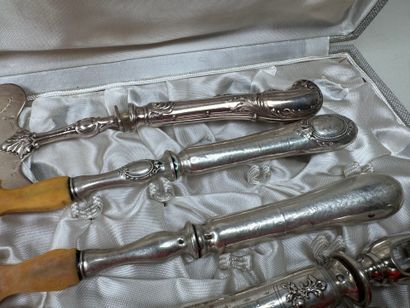 Lot en argent fourré, métal argenté, ivoirine...