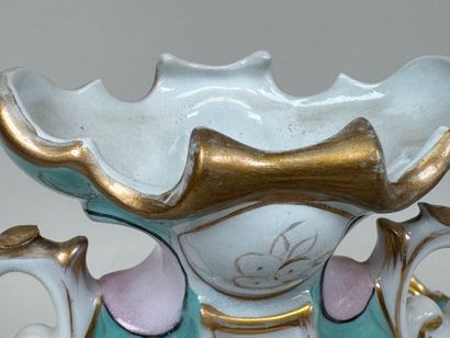 Paire de vases en porcelaine polychrome et...