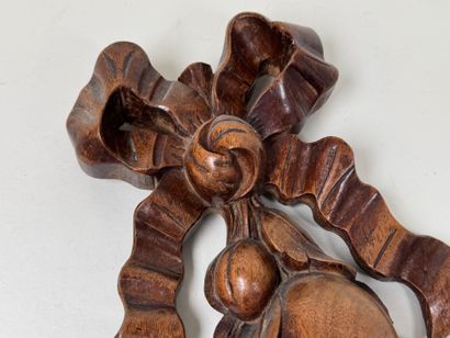 Élément en bois sculpté ajouré à décor de...