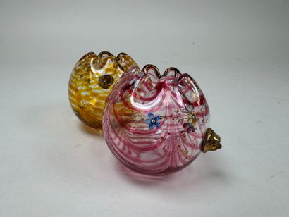 Paire de petits vases en verre partiellement...