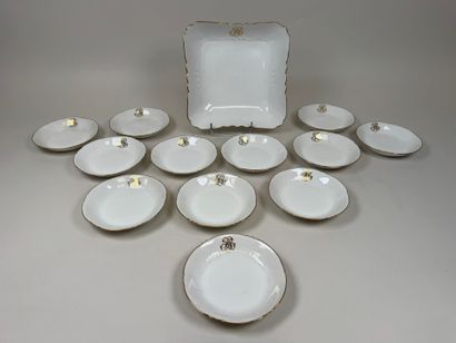 LIMOGES.
Partie de service à crème en porcelaine...
