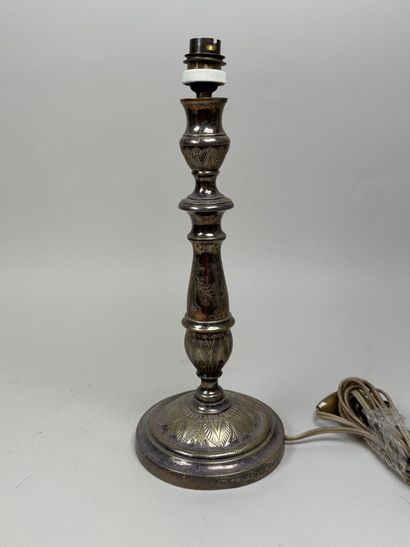 Flambeau en bronze anciennement argenté et...