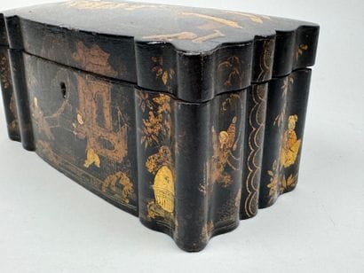 JAPON, fin XIXe.
Boîte à thé à décor laqué...