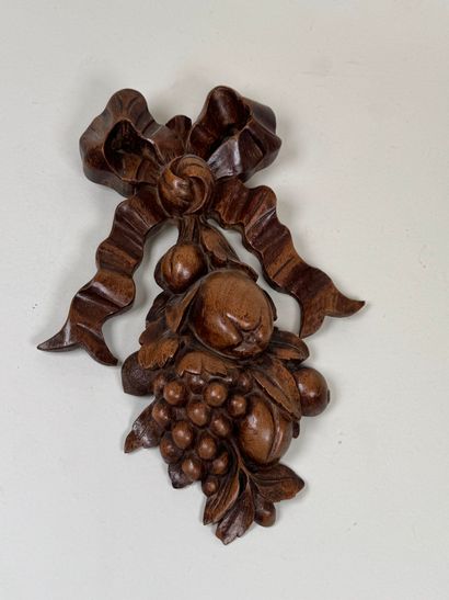 Élément en bois sculpté ajouré à décor de...