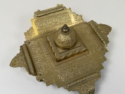Encrier de bureau en bronze ou laiton à un...