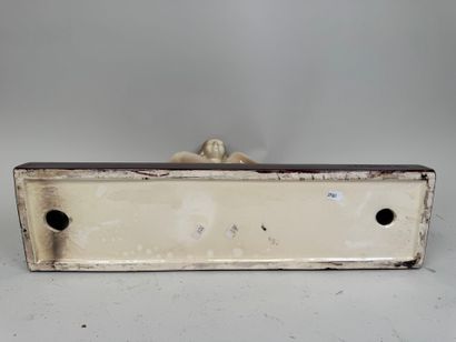LE MANCEAU.
Sujet en céramique polychrome...