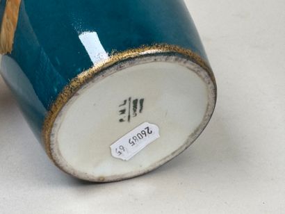 P.M.L. à Limoges.
Vase balustre en porcelaine...