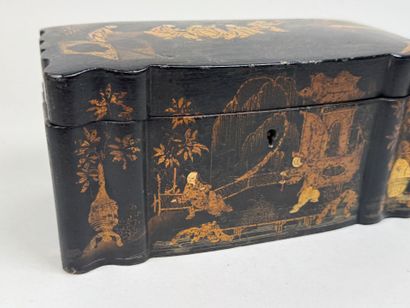 JAPON, fin XIXe.
Boîte à thé à décor laqué...