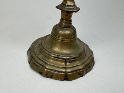 Flambeau en bronze ciselé.
Travail XVIIIe.
H....