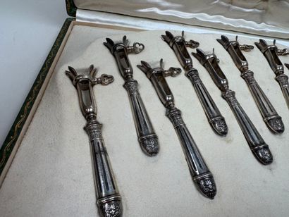 Série de douze petits manches à côtelettes...