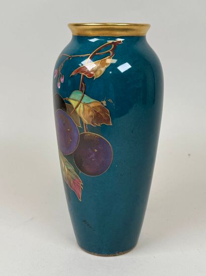 P.M.L. à Limoges.
Vase balustre en porcelaine...