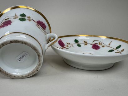 Deux déjeuners en porcelaine polychrome et...