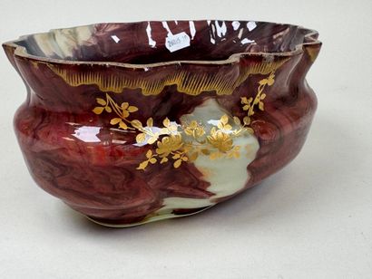 Petite jardinière en verre à bords polylobés...