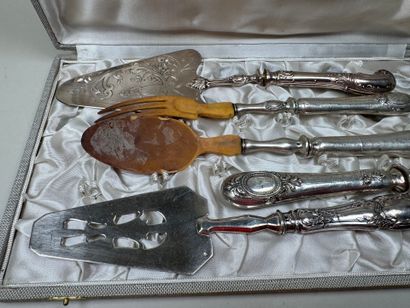 Lot en argent fourré, métal argenté, ivoirine...